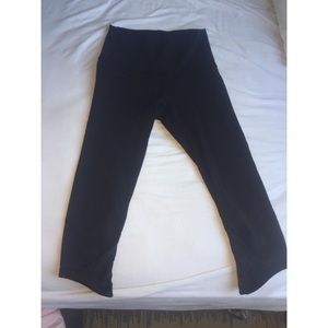 Lululemon Black Essential Rhythm Crop SZ 8