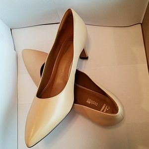 Kitten natural color Heels