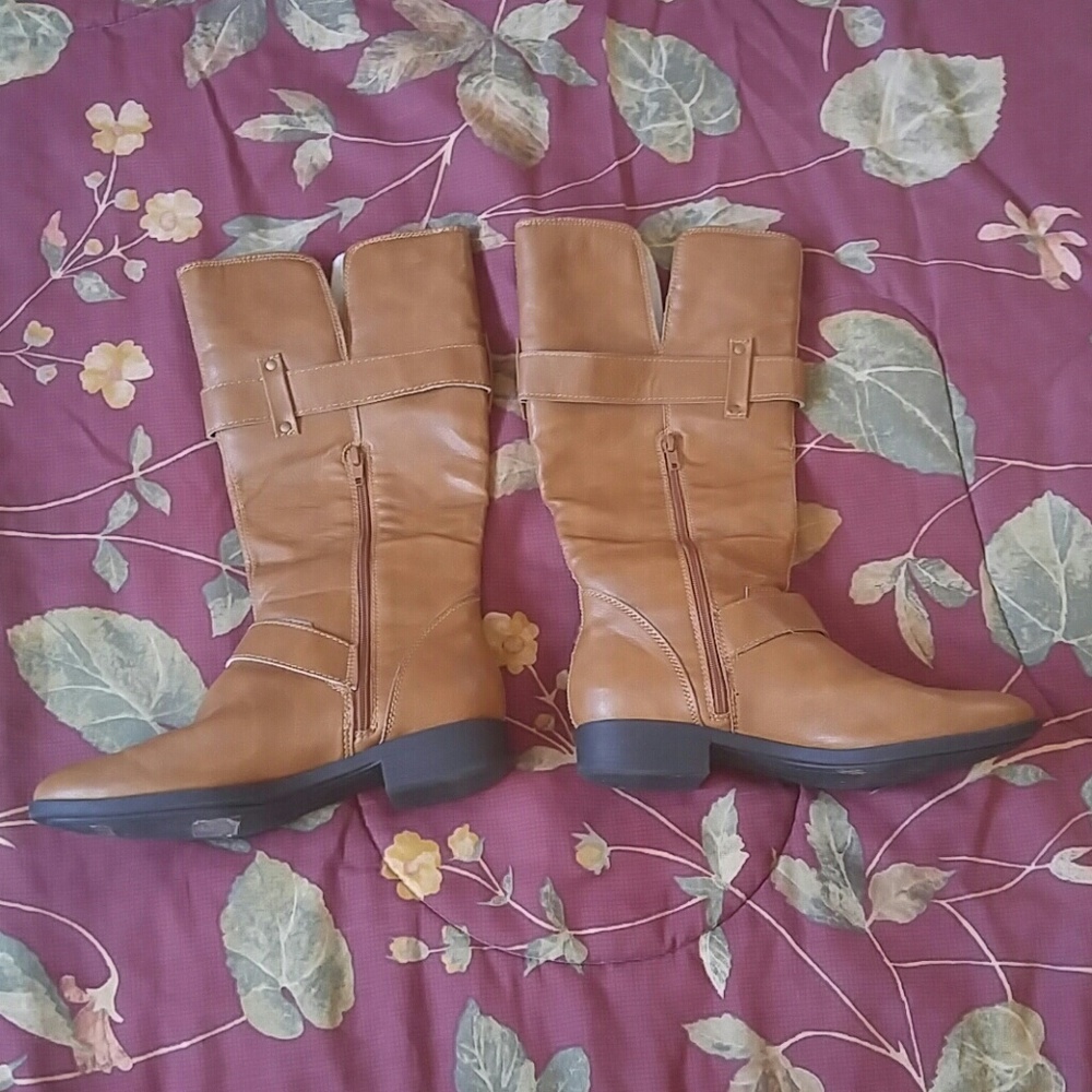 Jasmine Boots - Picture 2 of 5