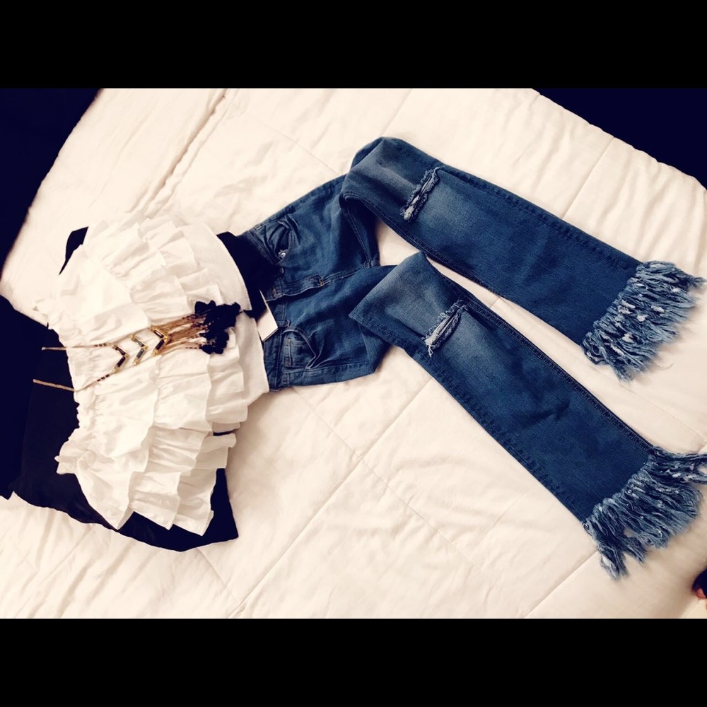 Bell Bottom Cutout Jeans 👖