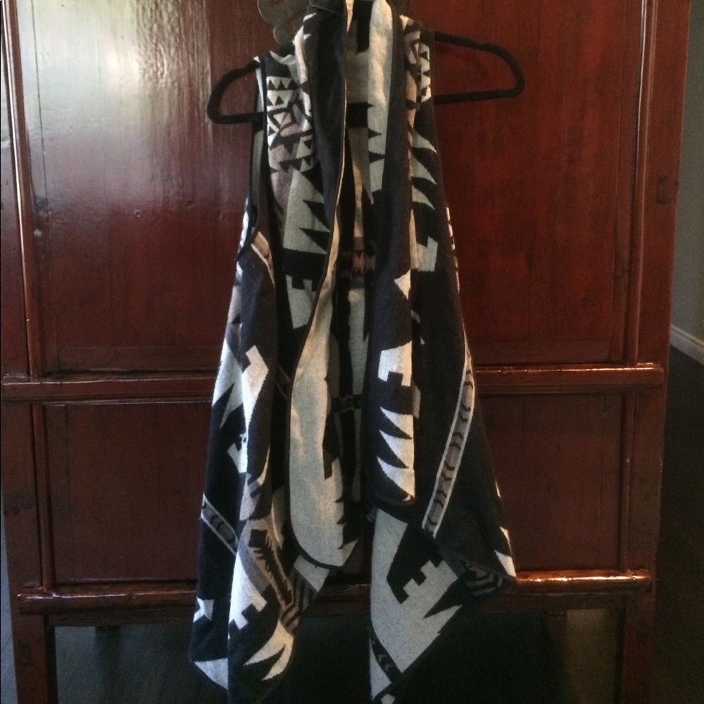 Wrap sweater sleeveless cardigan with Aztec design