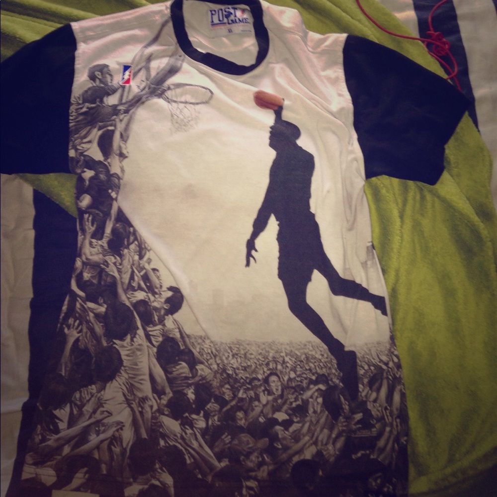 Post Game© official Michael Jordan Dunk shirt