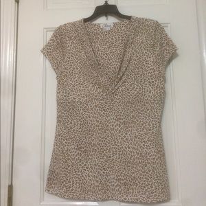 Size M Women’s dress shirt