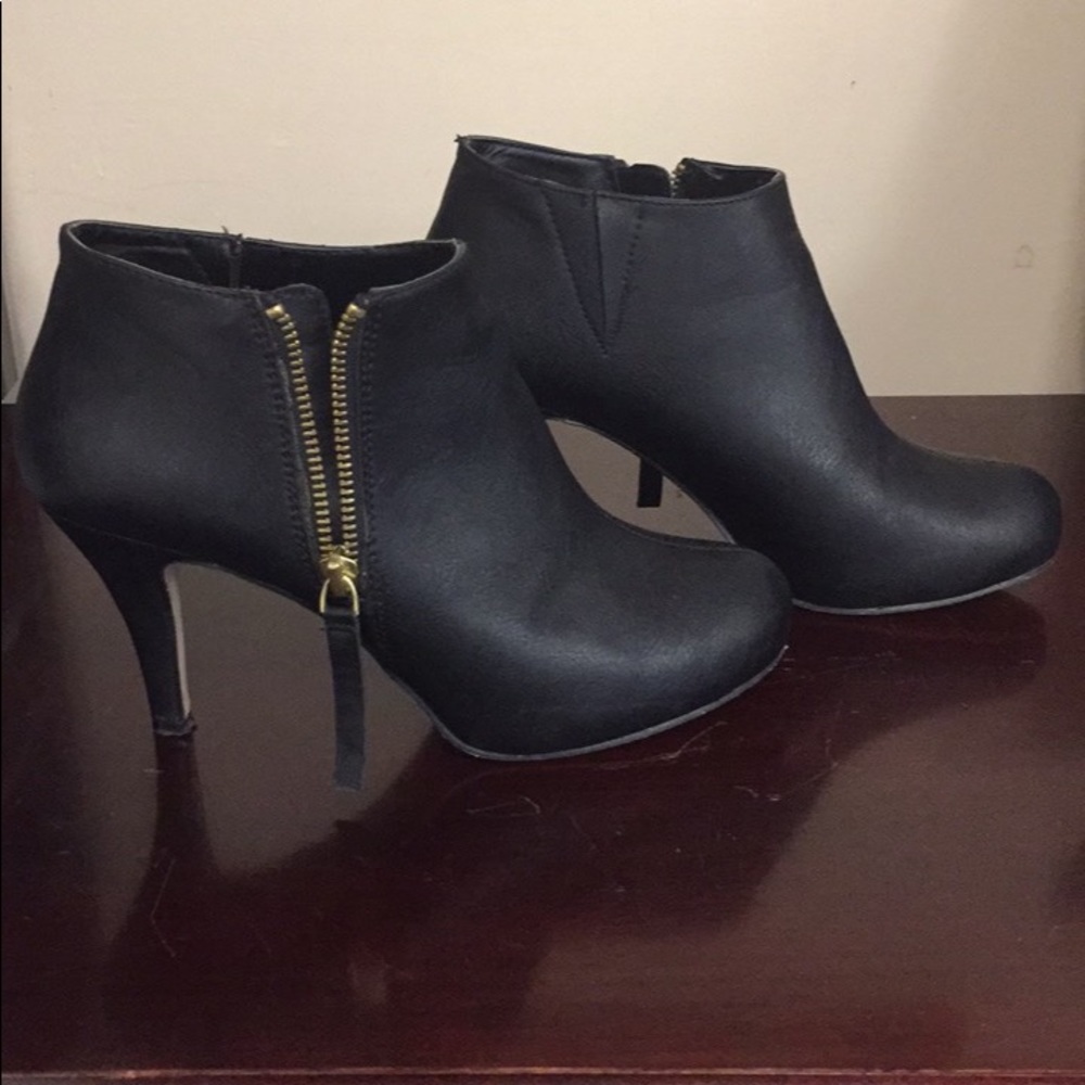 Black ankle boots with gold zipper