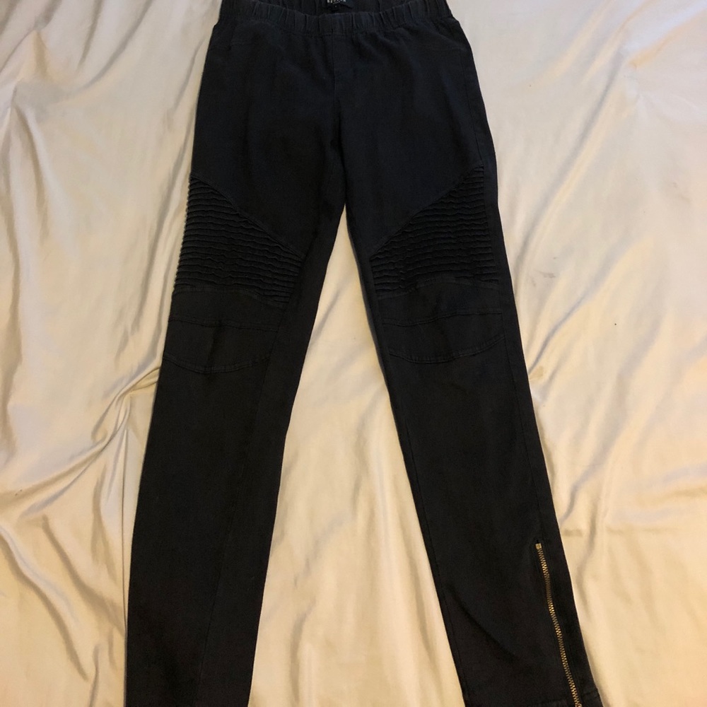 Black Motto legging with Zipper detail