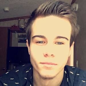 Meet your Posher, Troy