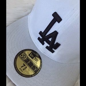 LA white fitted hat new