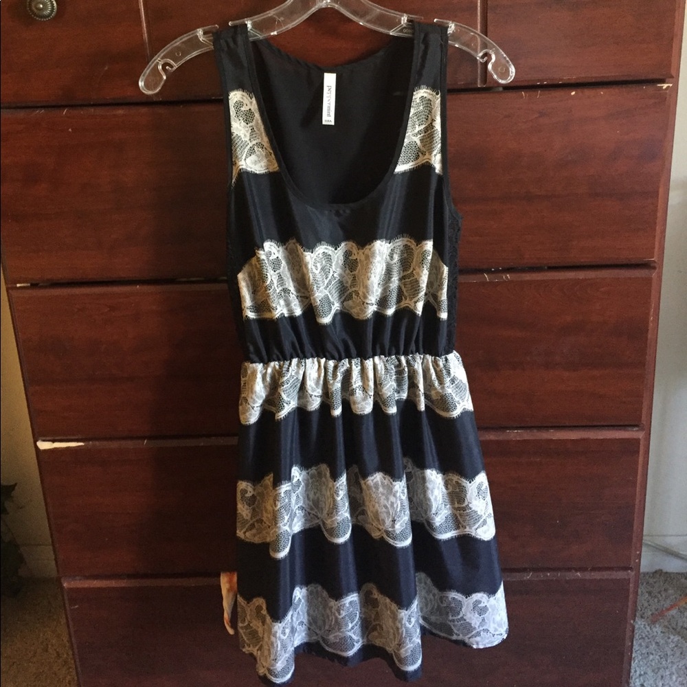 Gorgeous form fitting dress!
