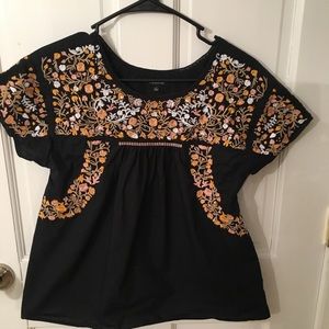 embroidered springtime top in true black