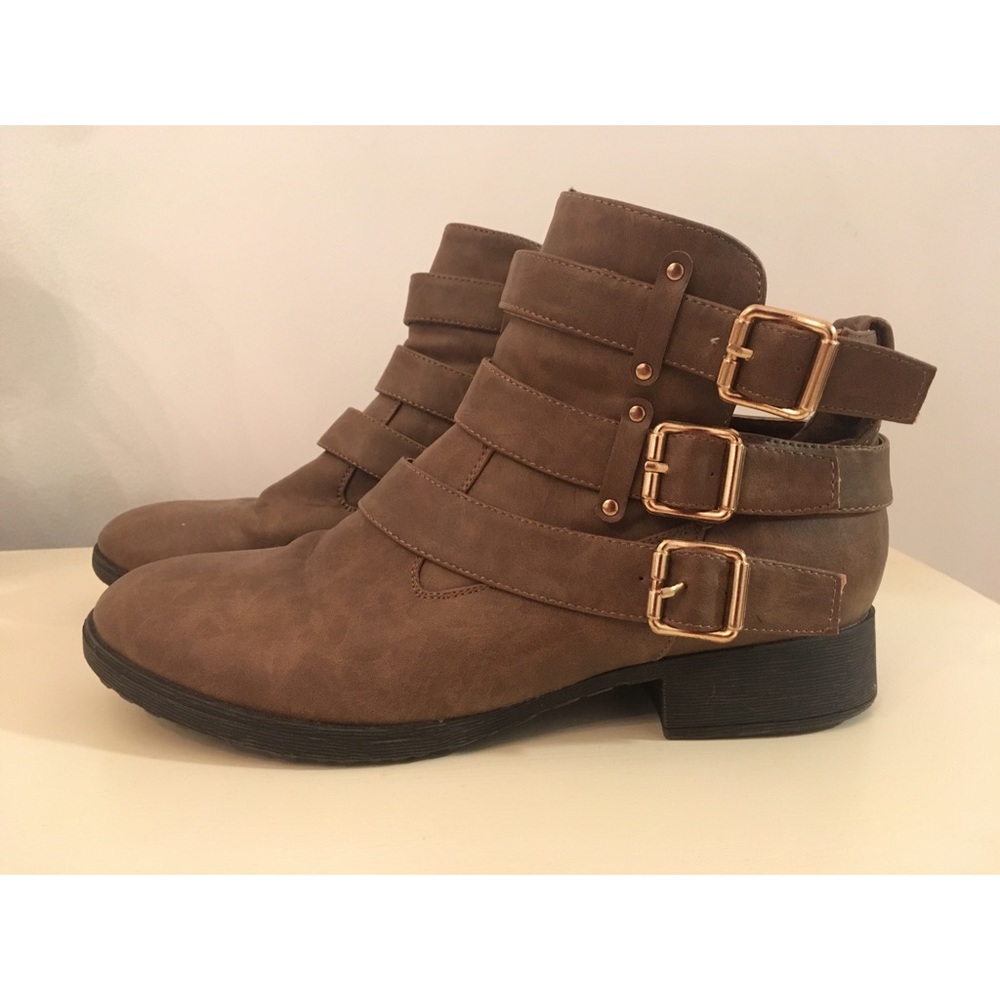 Tan and Gold Three-Buckle Bootle