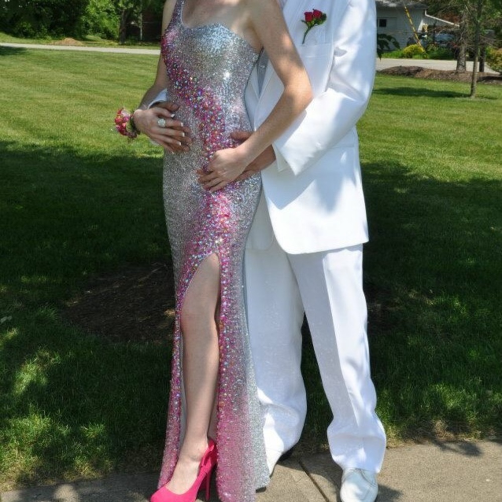 BEAUTIFUL PROM DRESS