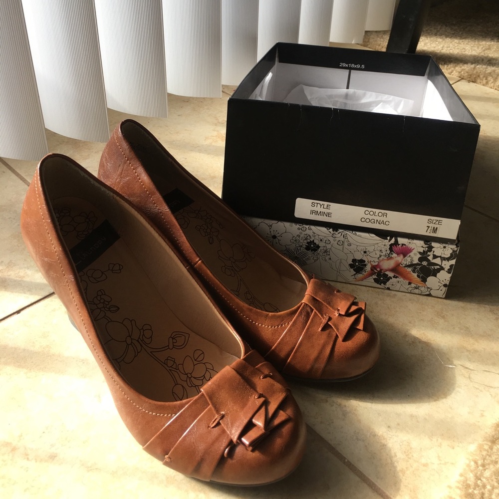 Wedge shoes