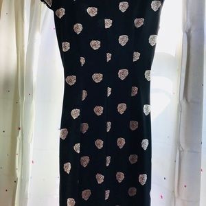 Beautiful dainty cocktail dress looks vintage. ❤️