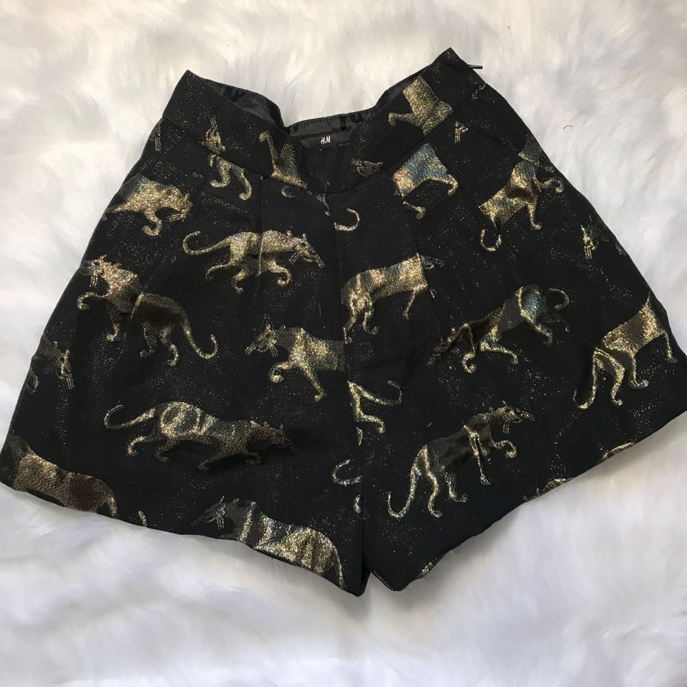 H&M high waisted shorts with graphics