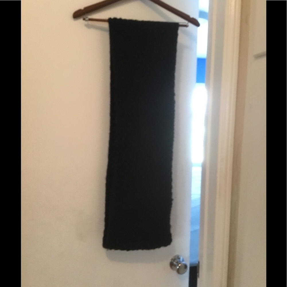 New black Old Navy Cowel