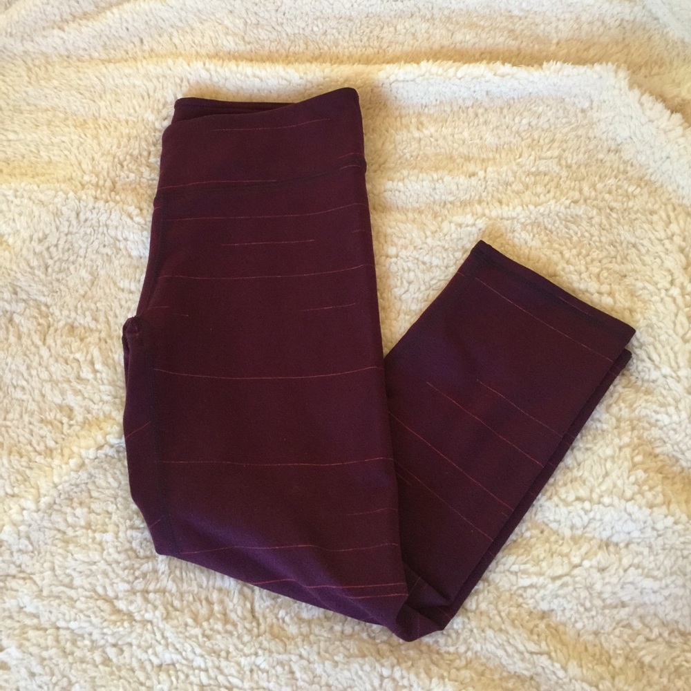 Fabeltics crop leggings. Wine 🍷 color. (XS)
