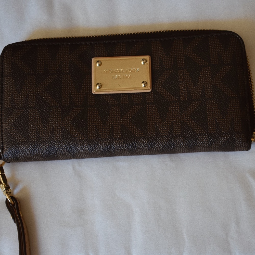 Michael Kors Jet Set Travel Wristlet Wallet