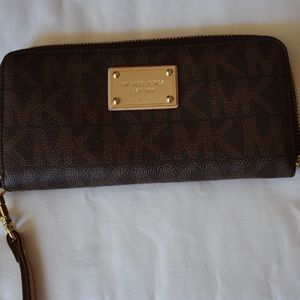 Michael Kors Jet Set Travel Wristlet Wallet