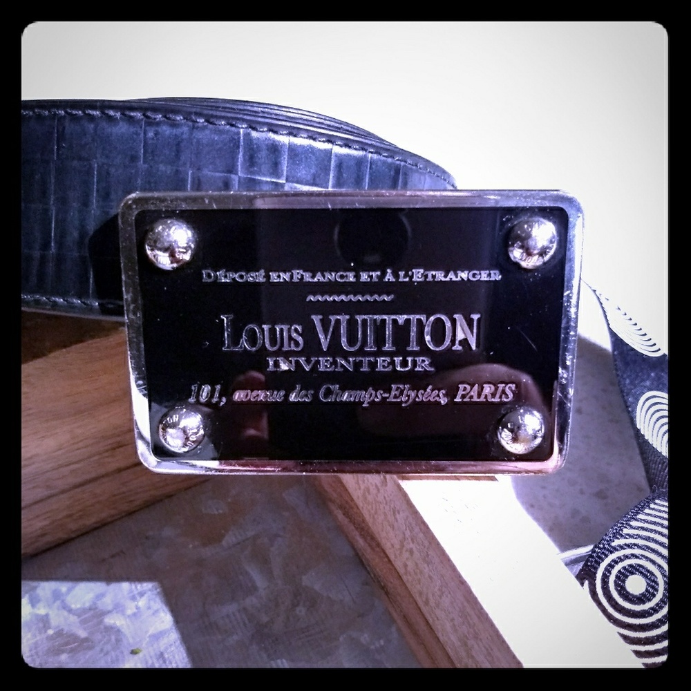 Louis vuitton reversable belt.(unique)
