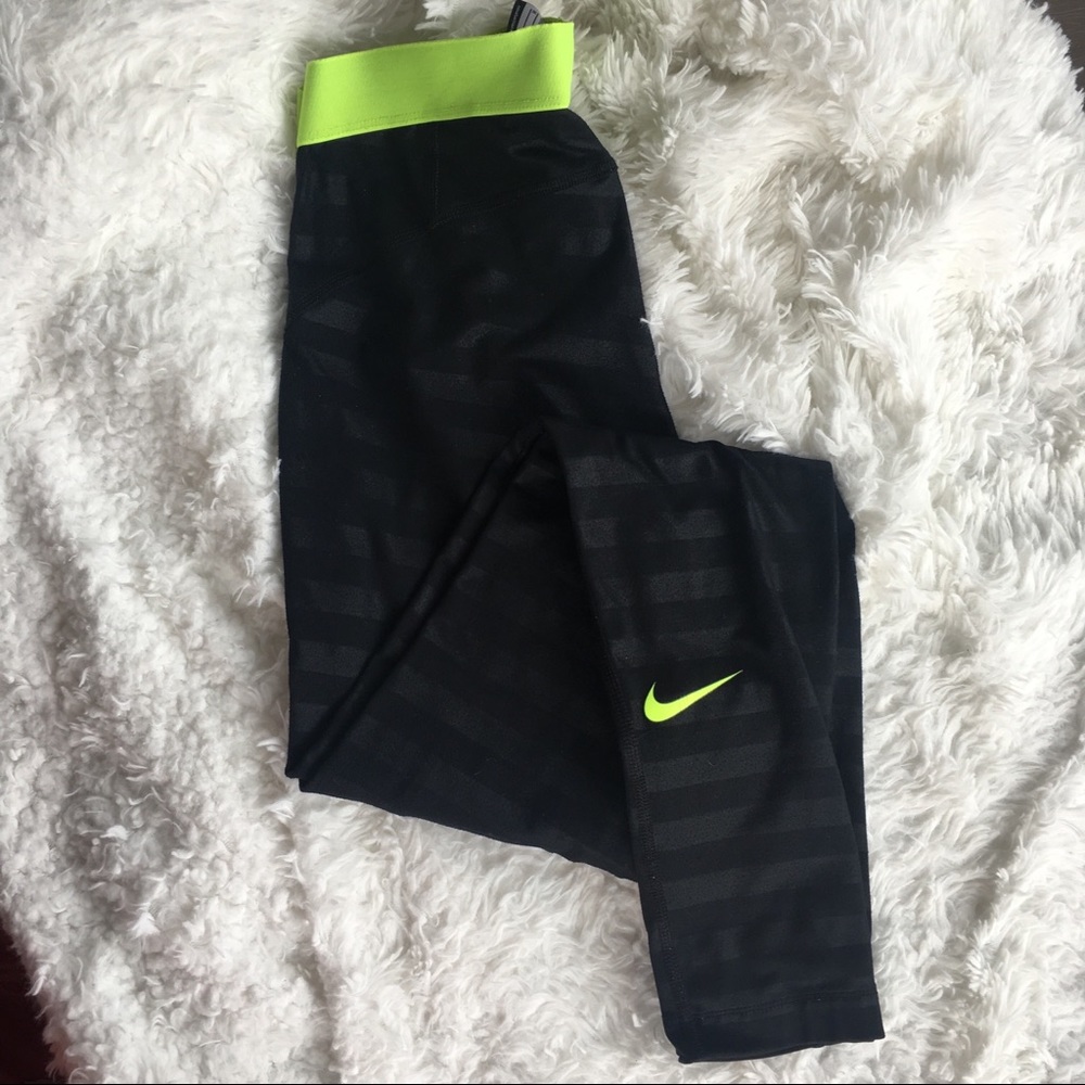 SALE⚡️⚡️Nike pro legging black w/ neon waistband