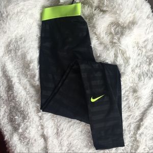SALE⚡️⚡️Nike pro legging black w/ neon waistband