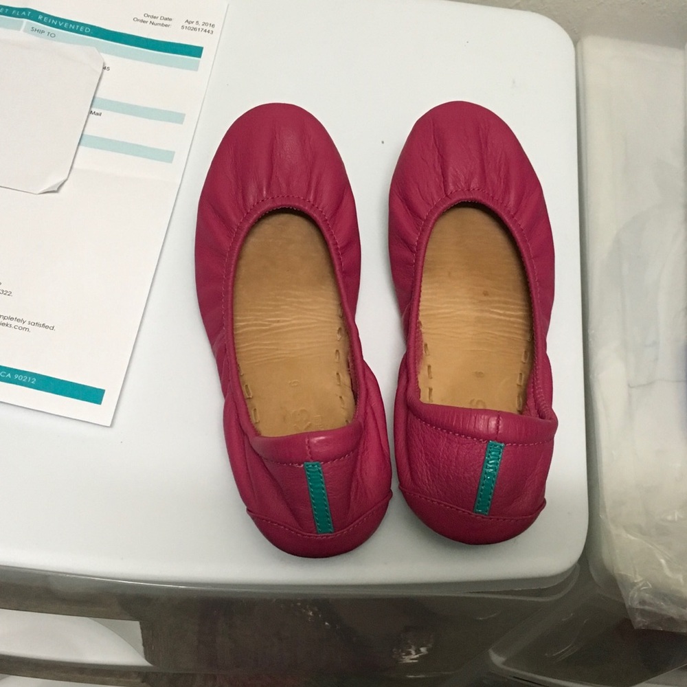 Fuchsia tieks size 6
