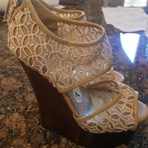 Lace wedges