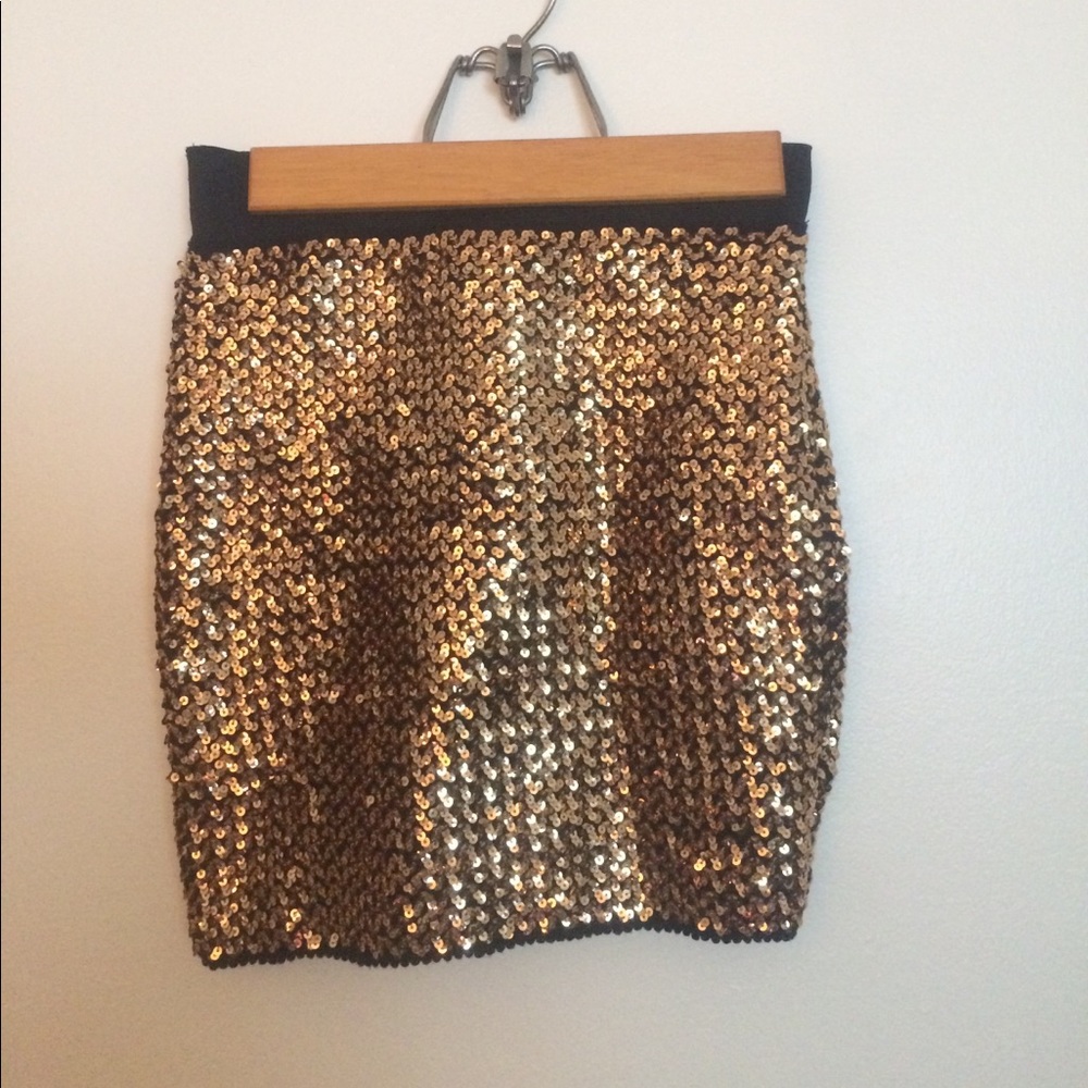 Sexy gold sequined skirt with black elastic waist