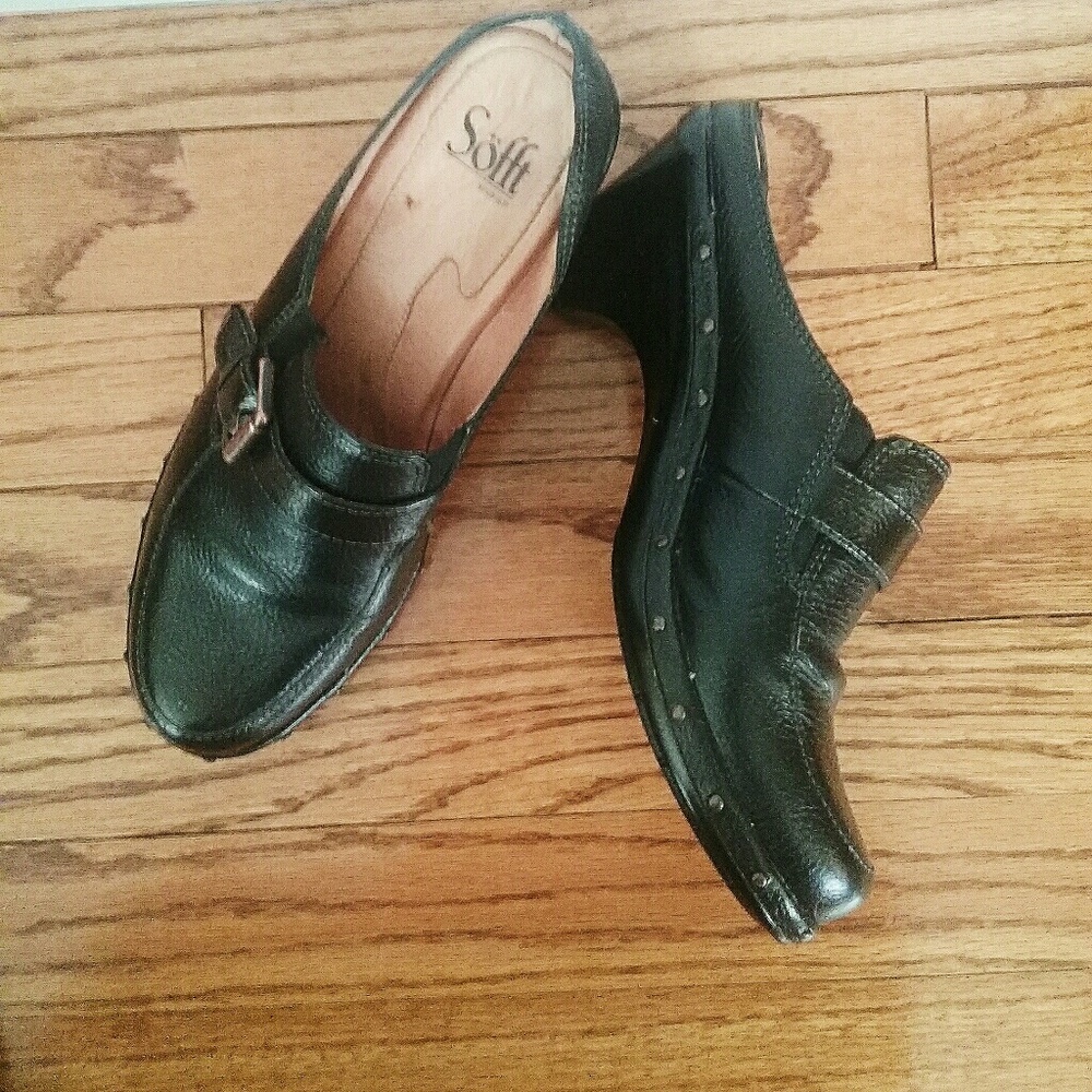 Sofft black leather mules