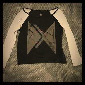 Off the shoulder Roxy top