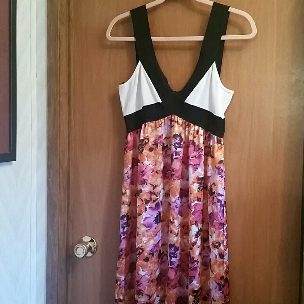 2B Bebe Floral Print Maxi Dress