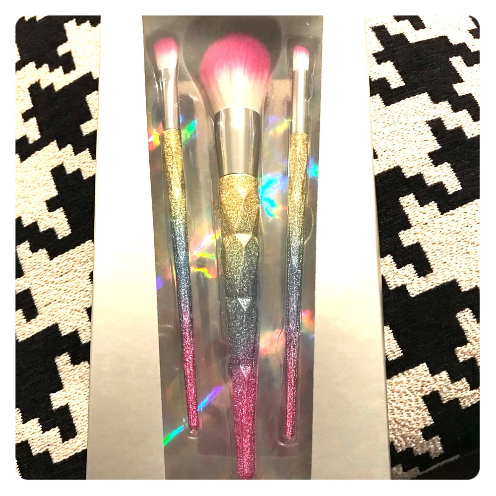 3 for $10 ☀️ NWT Rainbow Brushes 🌈