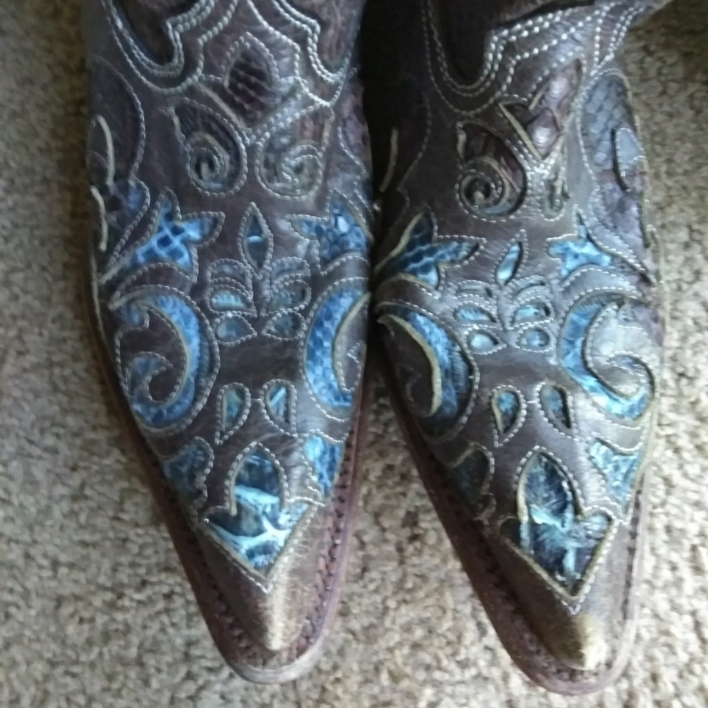 Leather boots size 9