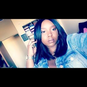 Meet your Posher, Deedee