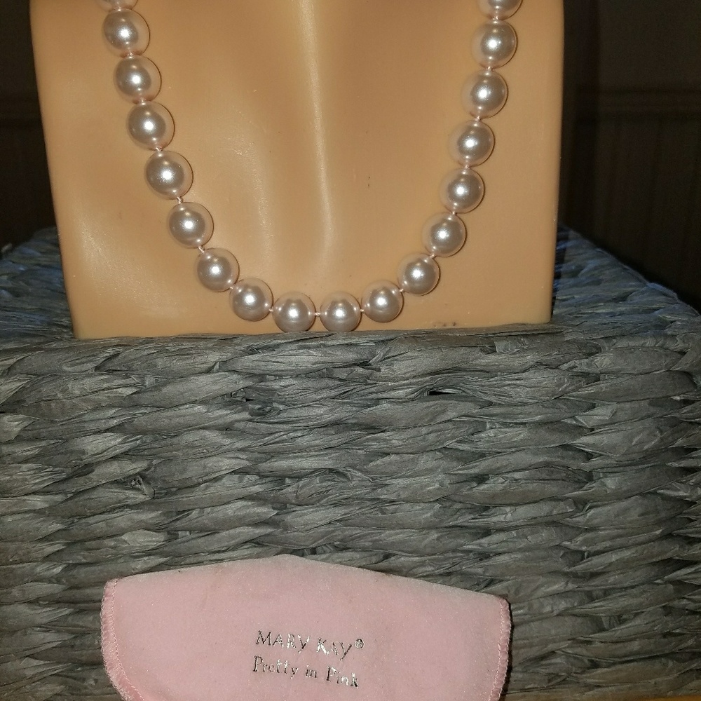Mary Kay pearl necklace
