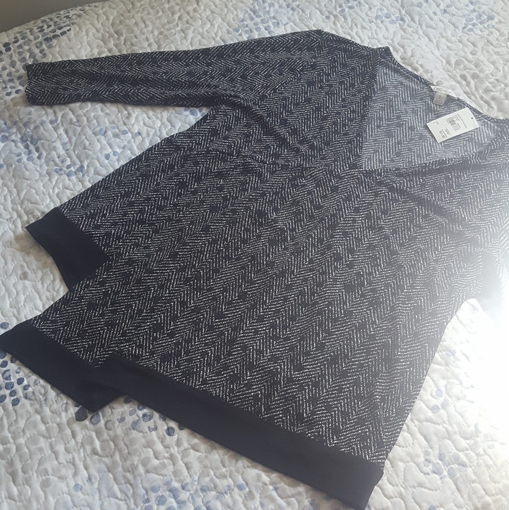 Black and White 3/4 sleeve top