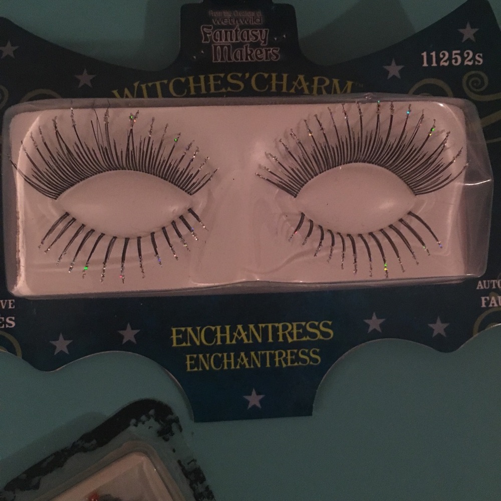 False lashes - Picture 3 of 3