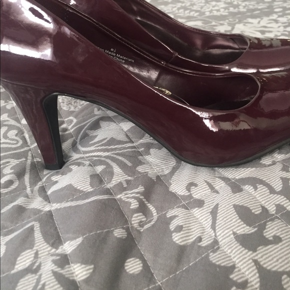 Heels - Picture 2 of 3