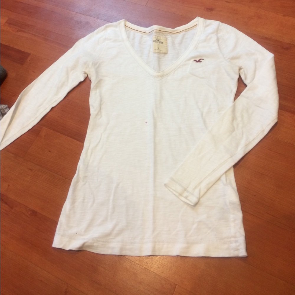 White v-neck long sleeve Hollister shirt