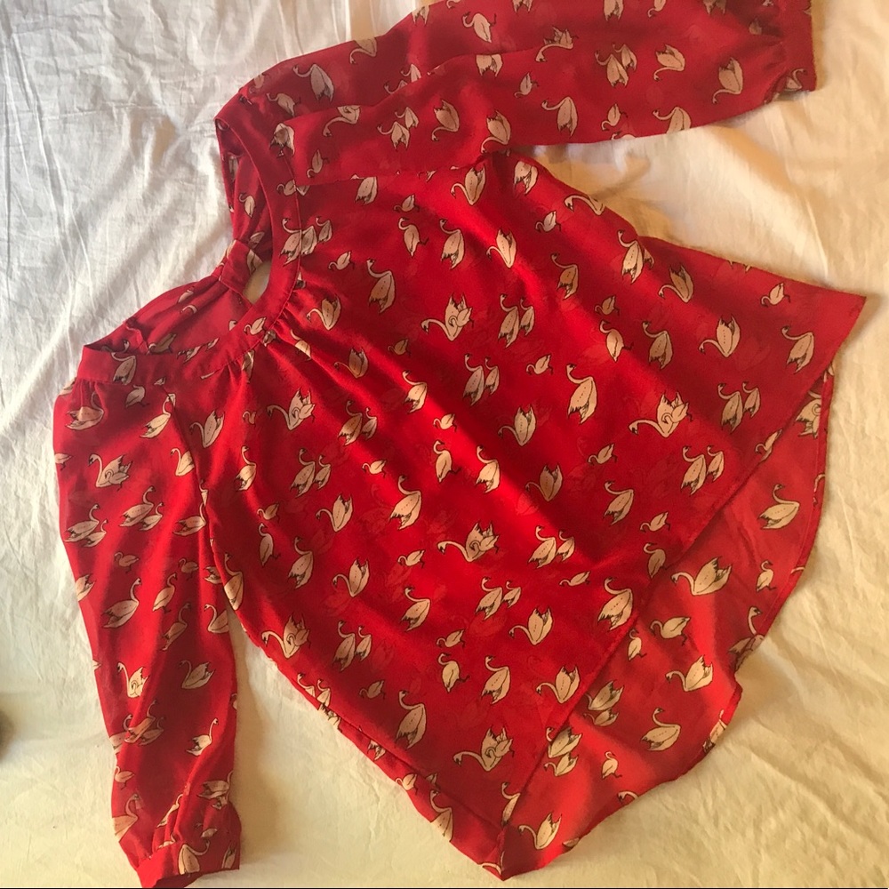 Adorable Swan Print Blouse