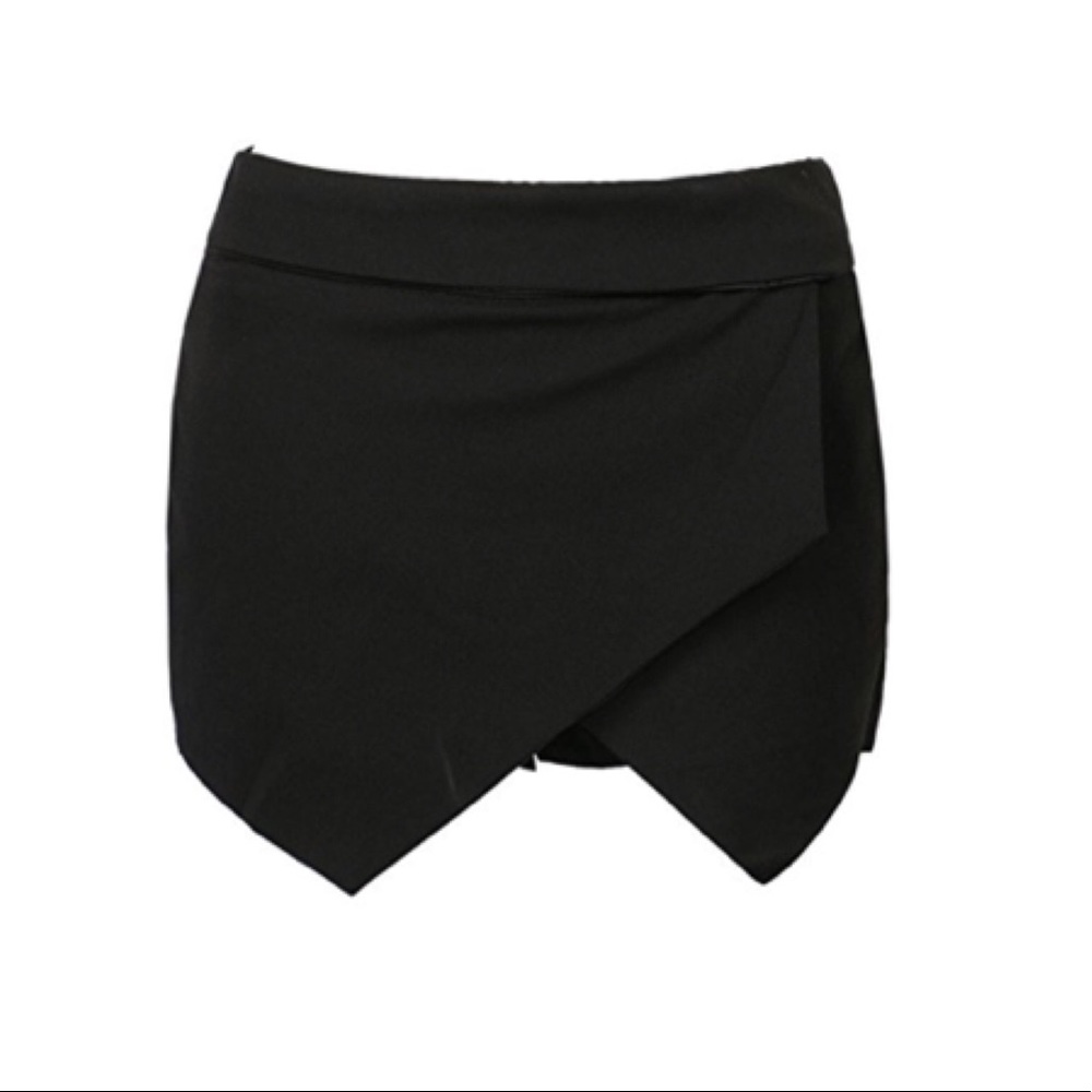 Black skort