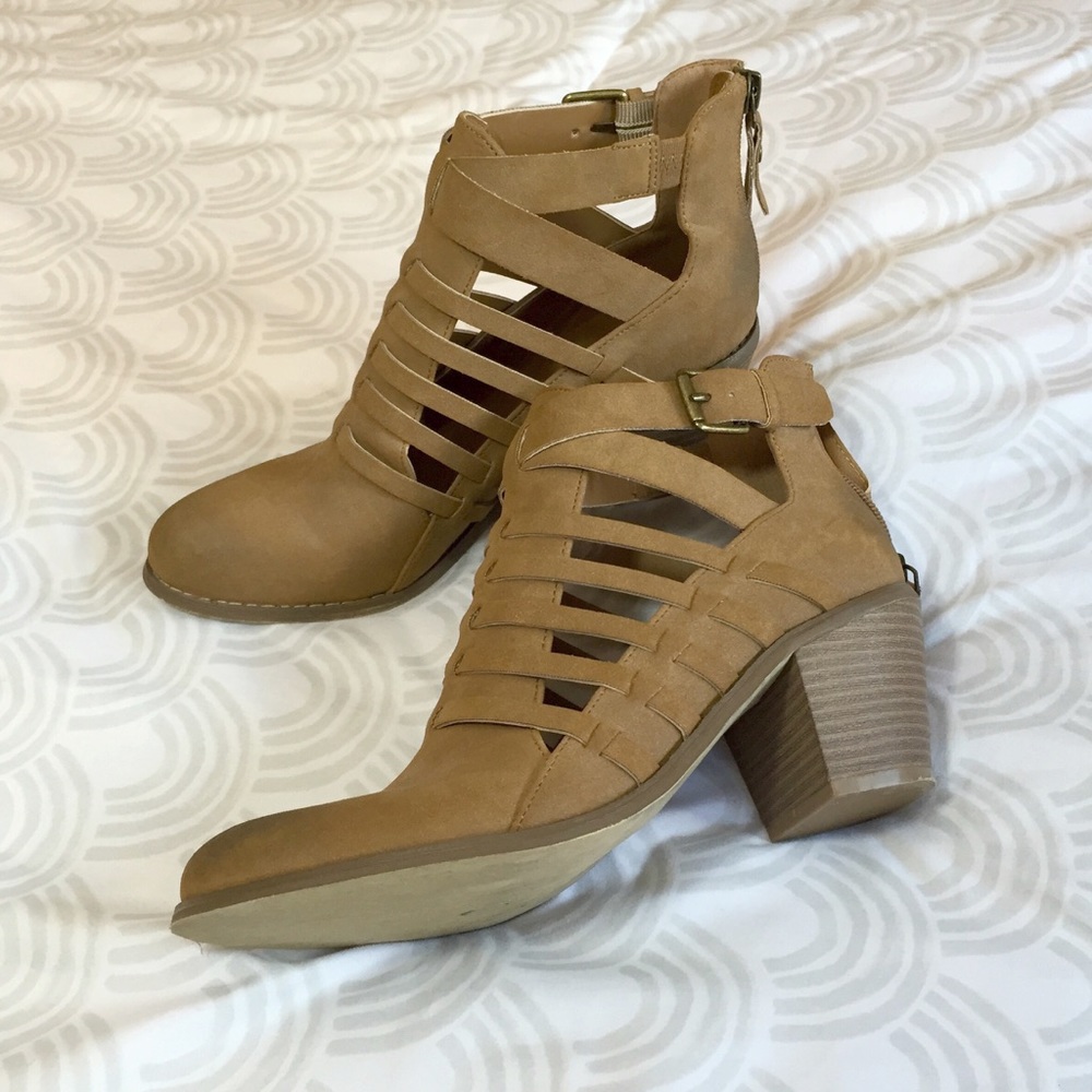 💸SALE💸 G by GUESS Cutout Western Ankle Booties