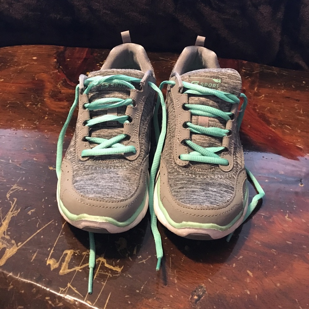 Skechers sport tennis shoes