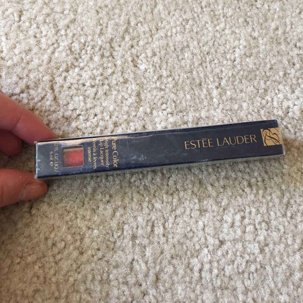 Estée Lauder Red lipstick