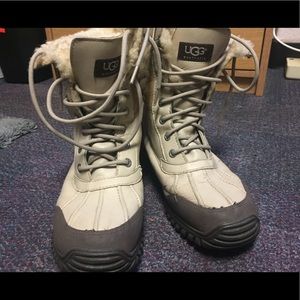 Tan Uggs