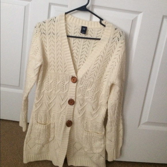 GAP Sweaters - Gap Knit Three Wooden Button Cardigan