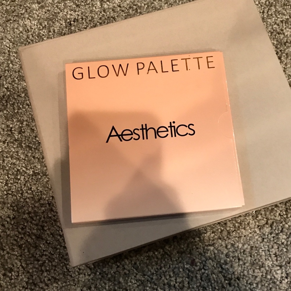 Glow pallet