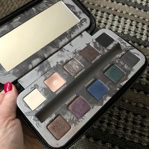 Urban Decay Smoked Eye shadow palette