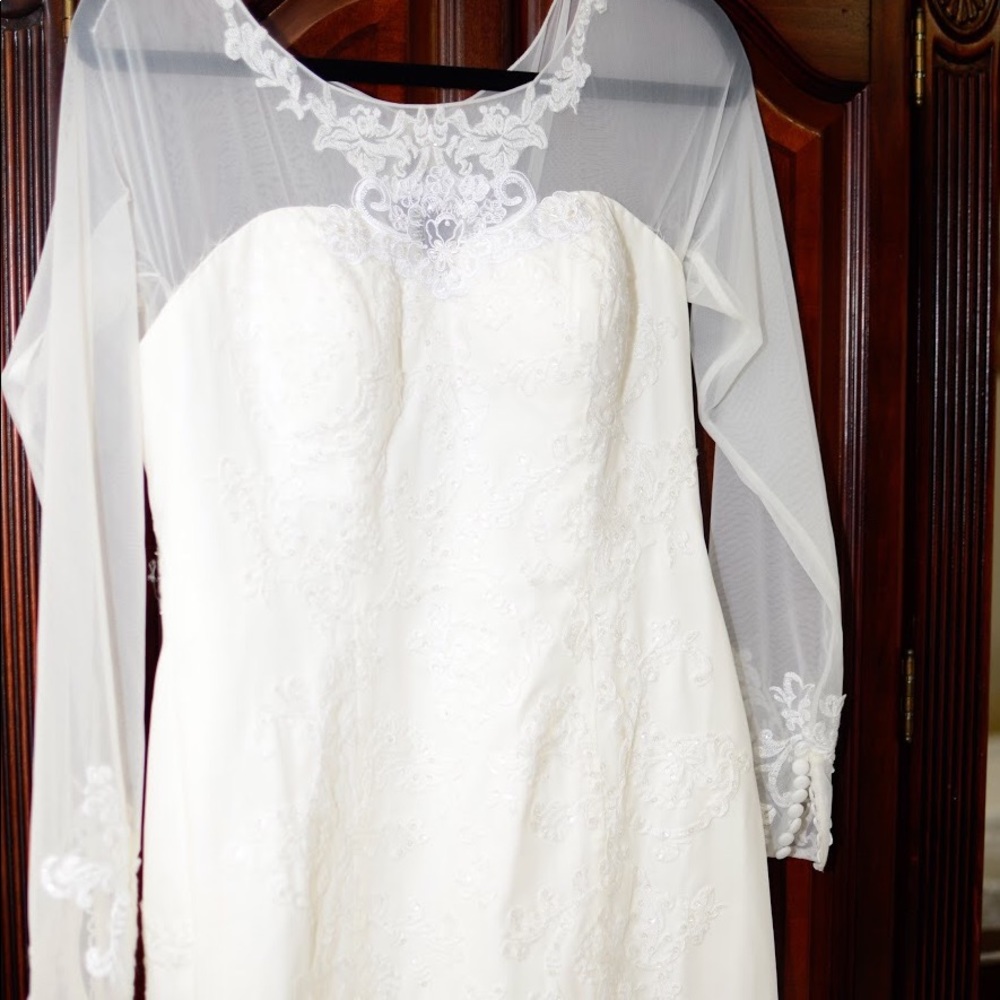 Ivory Mermaid Wedding Gown w/ Sleeves