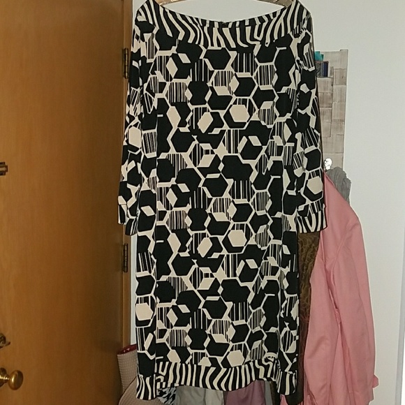Attention Dresses & Skirts - Geometric Shift Dress